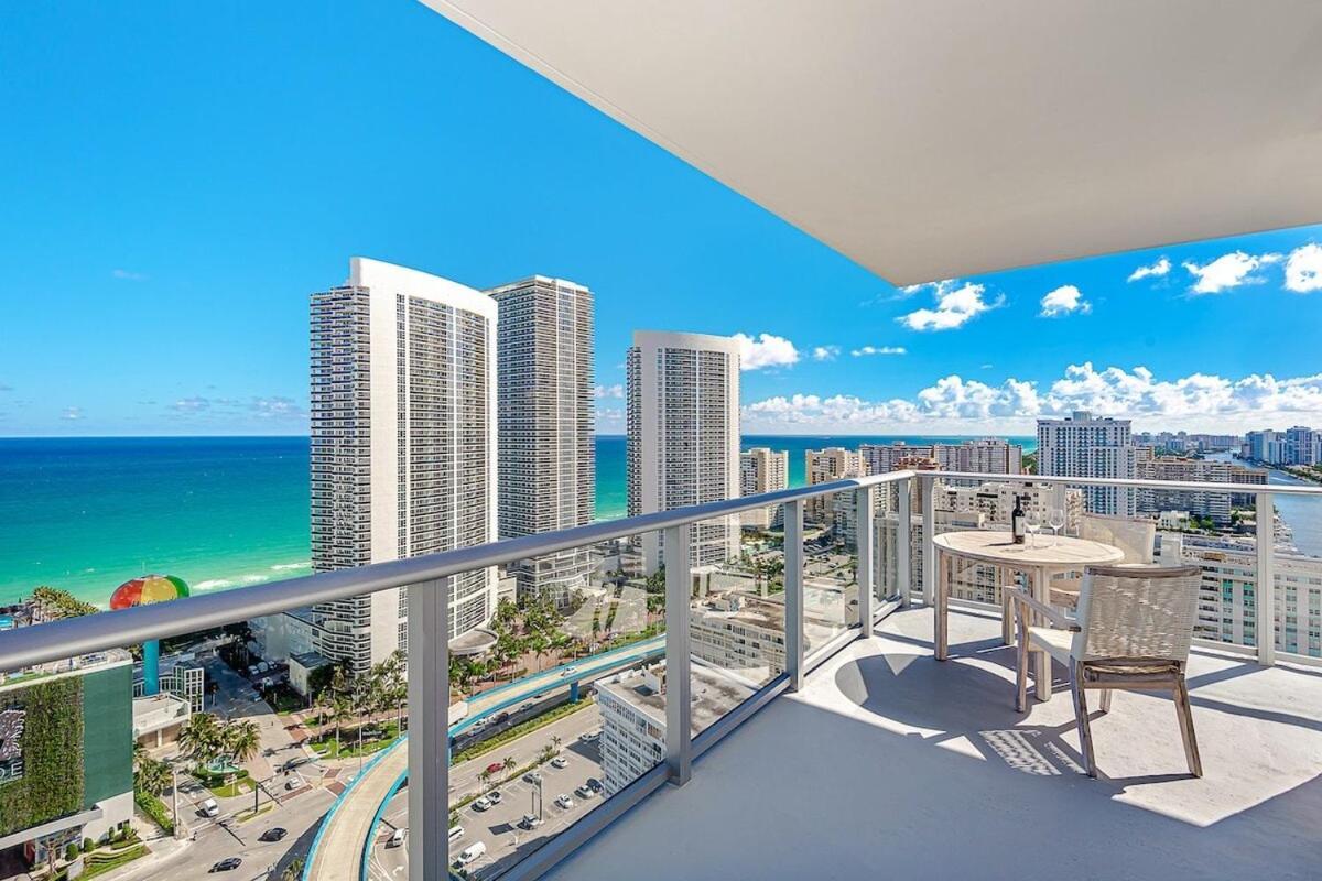 Wrap Around Balcony - Insane Views - Amazing Pools Appartement Hollywood Buitenkant foto