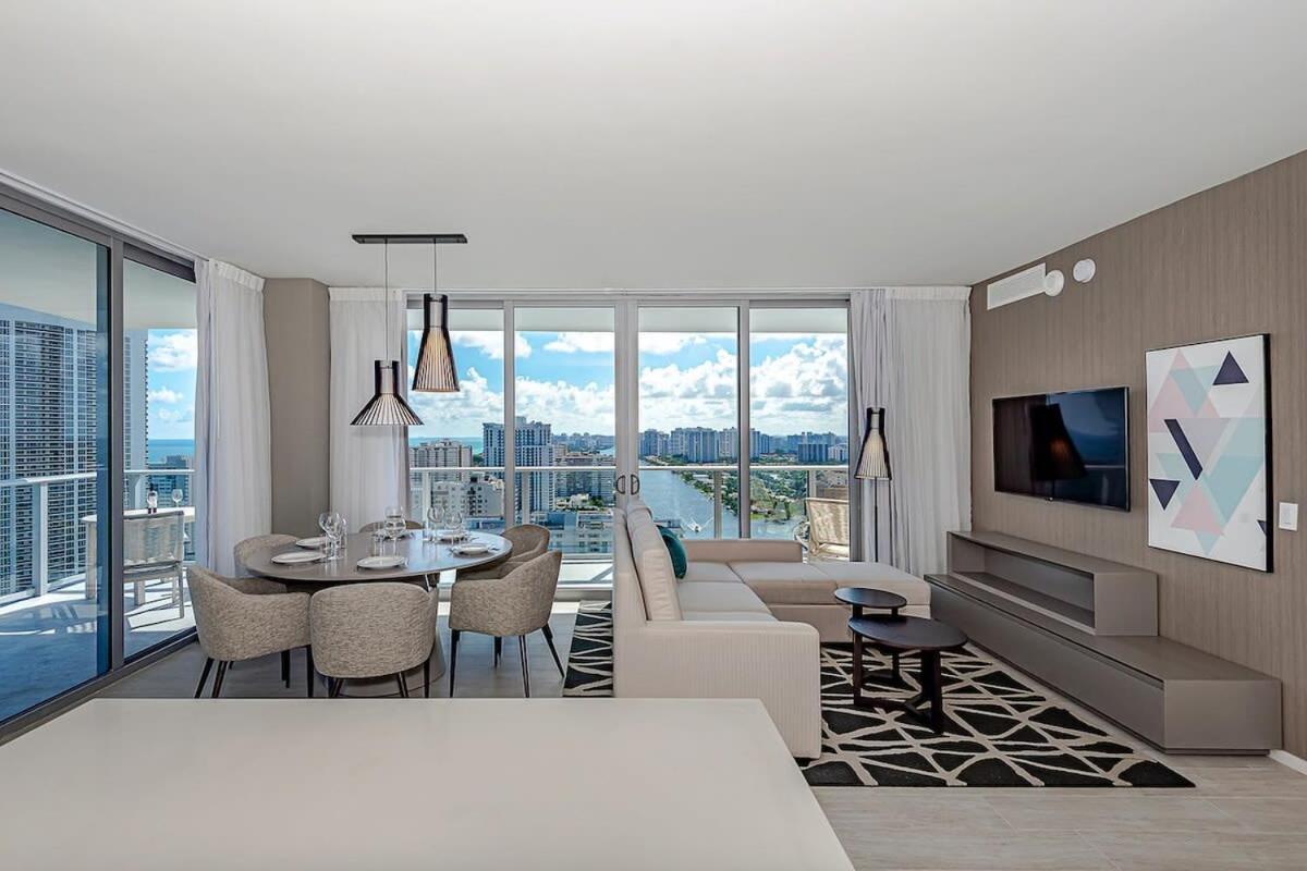 Wrap Around Balcony - Insane Views - Amazing Pools Appartement Hollywood Buitenkant foto