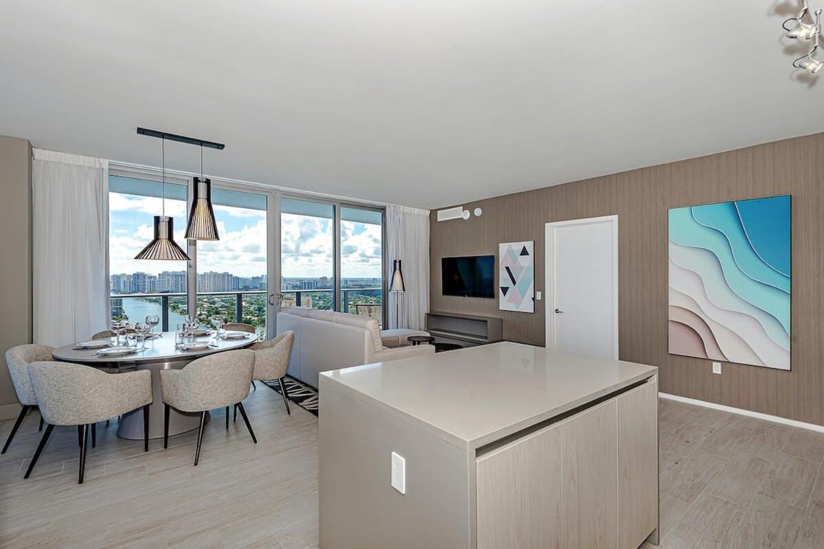 Wrap Around Balcony - Insane Views - Amazing Pools Appartement Hollywood Buitenkant foto
