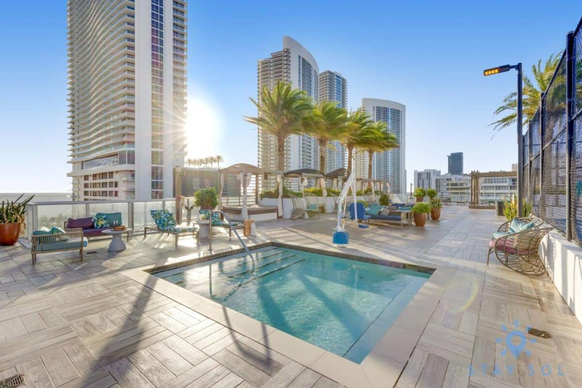 Wrap Around Balcony - Insane Views - Amazing Pools Appartement Hollywood Buitenkant foto