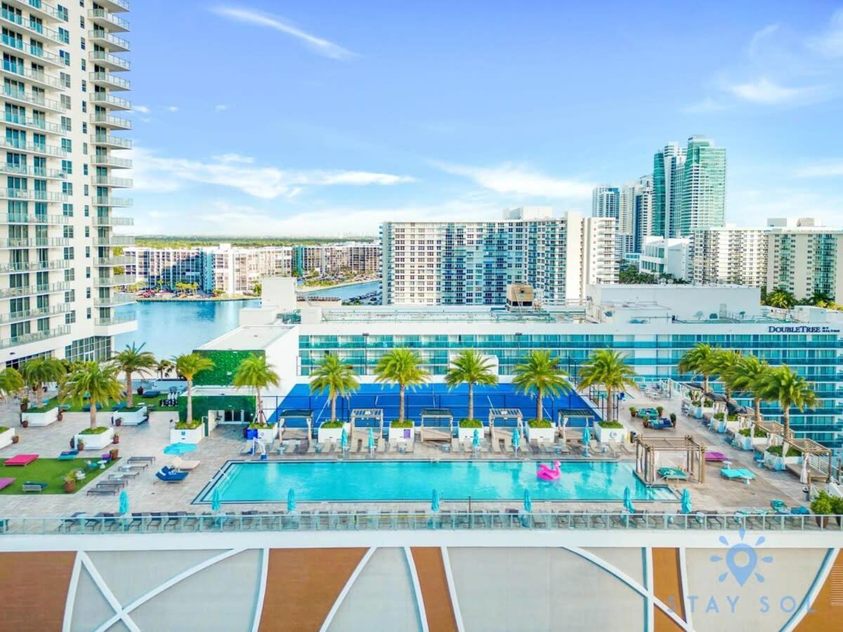 Wrap Around Balcony - Insane Views - Amazing Pools Appartement Hollywood Buitenkant foto