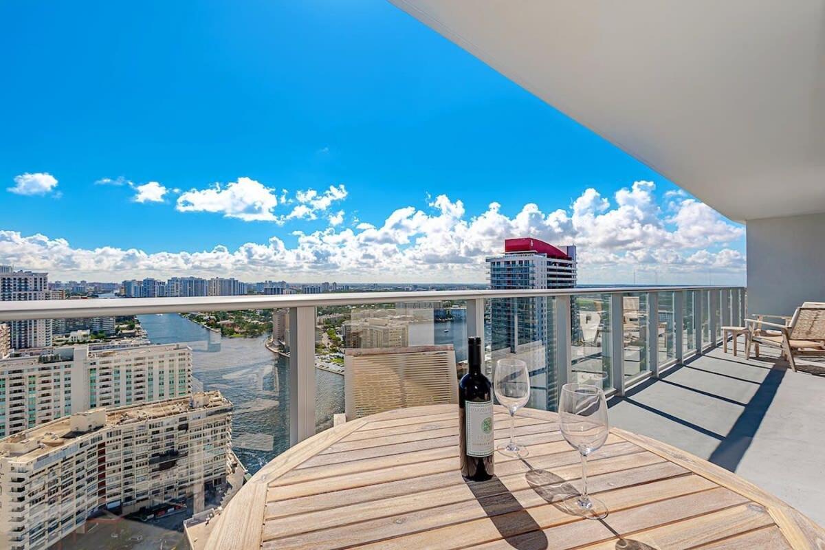 Wrap Around Balcony - Insane Views - Amazing Pools Appartement Hollywood Buitenkant foto