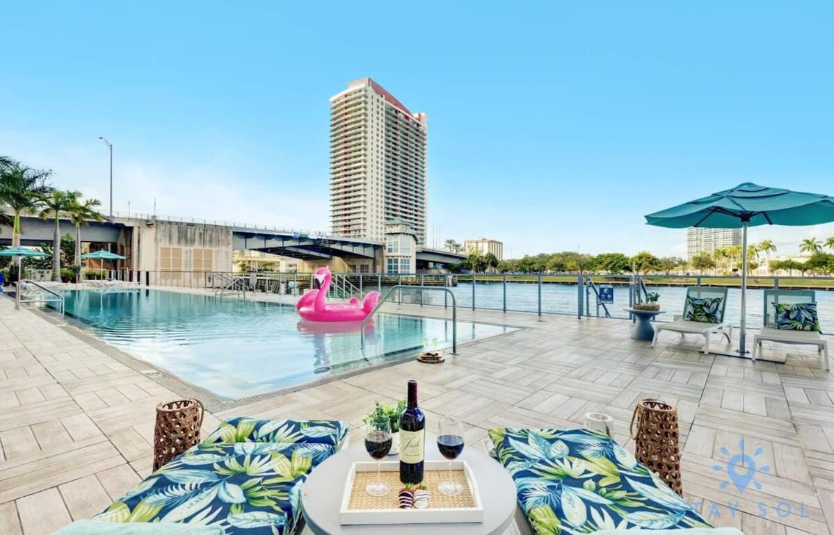 Wrap Around Balcony - Insane Views - Amazing Pools Appartement Hollywood Buitenkant foto