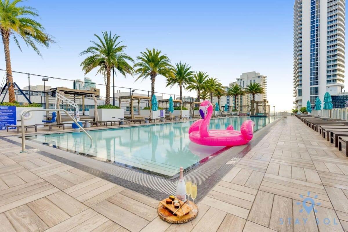 Wrap Around Balcony - Insane Views - Amazing Pools Appartement Hollywood Buitenkant foto