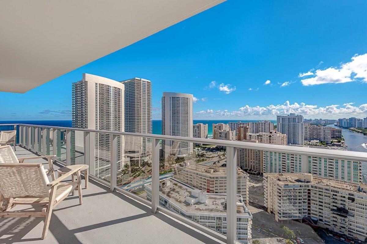 Wrap Around Balcony - Insane Views - Amazing Pools Appartement Hollywood Buitenkant foto