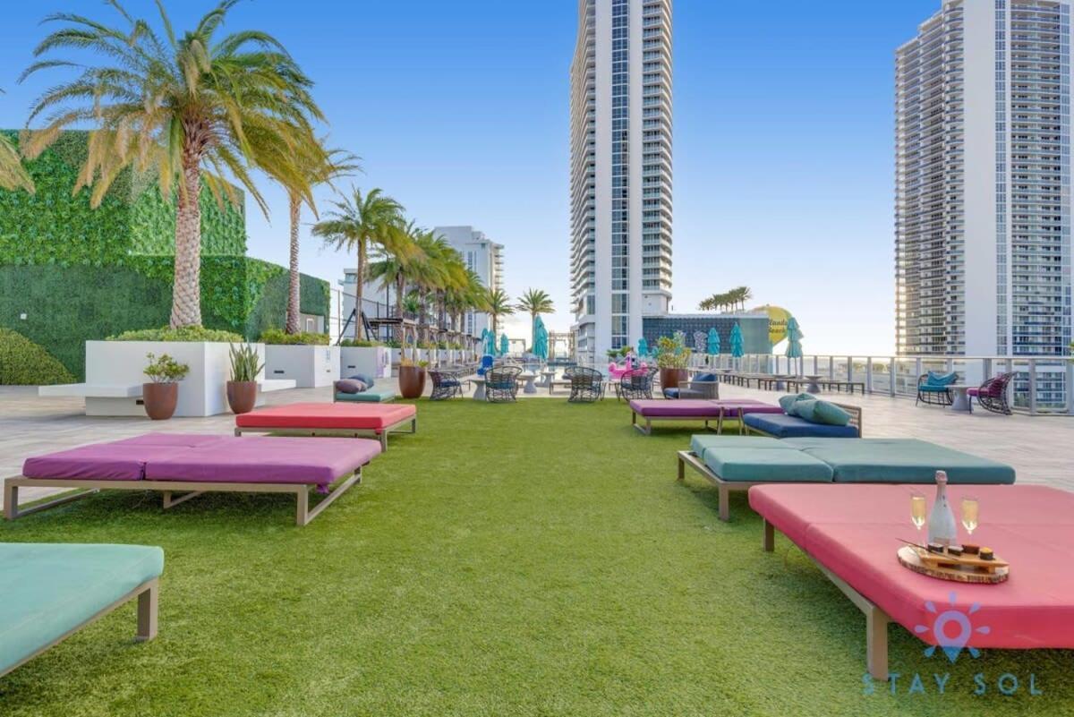 Wrap Around Balcony - Insane Views - Amazing Pools Appartement Hollywood Buitenkant foto
