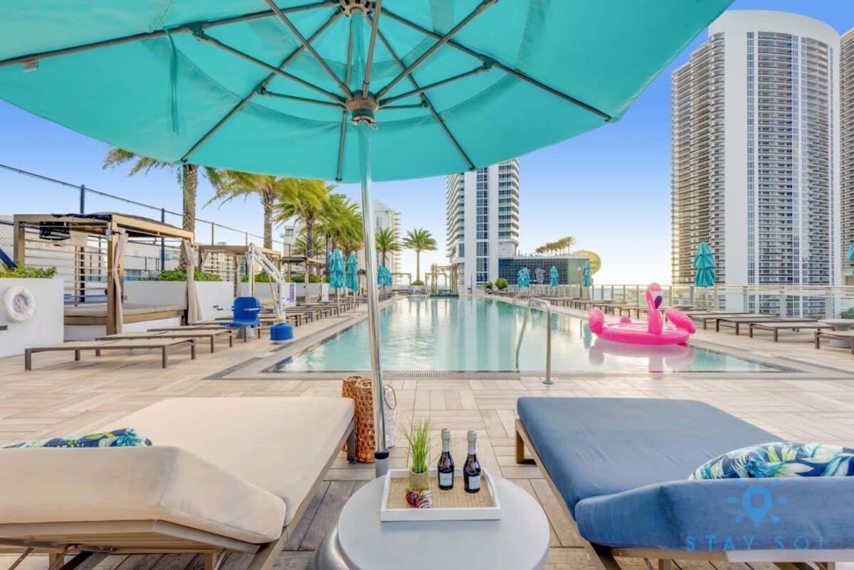 Wrap Around Balcony - Insane Views - Amazing Pools Appartement Hollywood Buitenkant foto